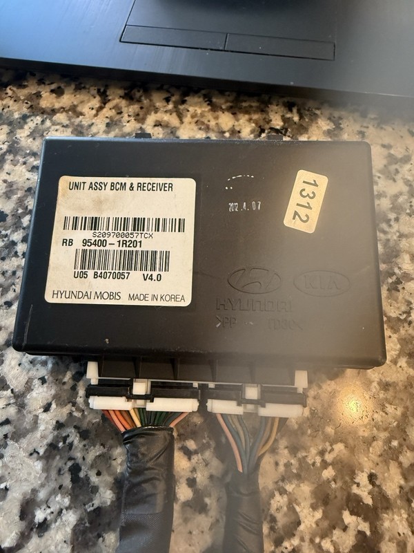 2012 2013 Hyundai Accent 1.6L L4 AT Body Control Module BCM BCU 95400-1R201 OEM