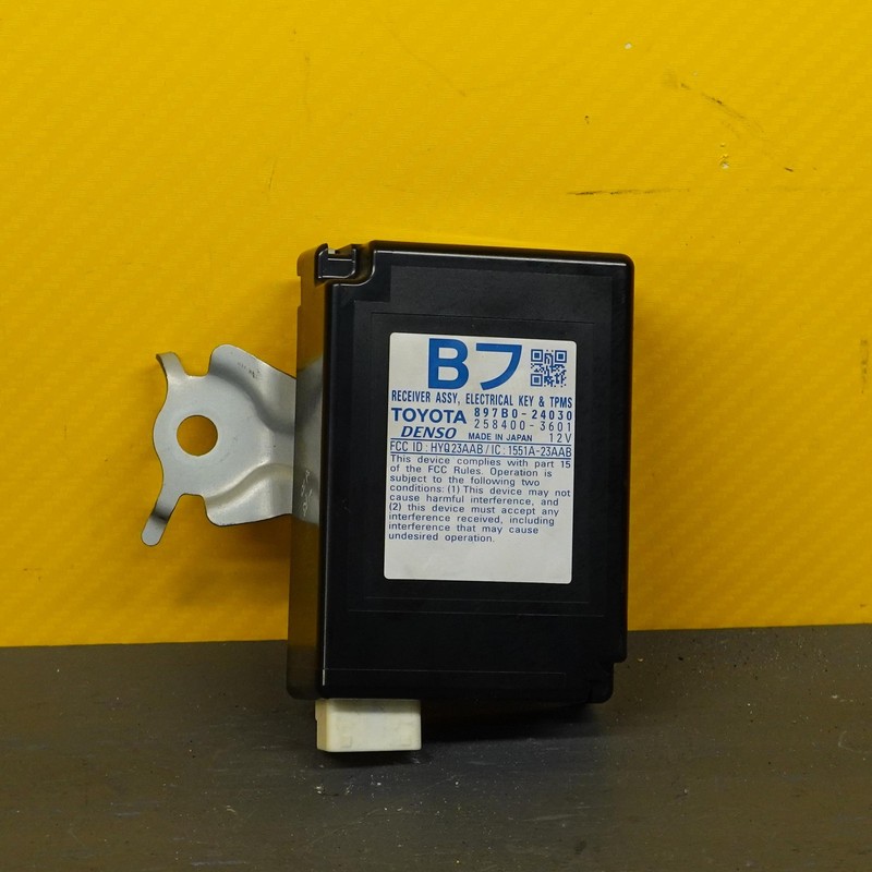 2015-2019 LEXUS RC350 ELECTRICAL KEY & TPMS RECEIVER OEM 258400-3601