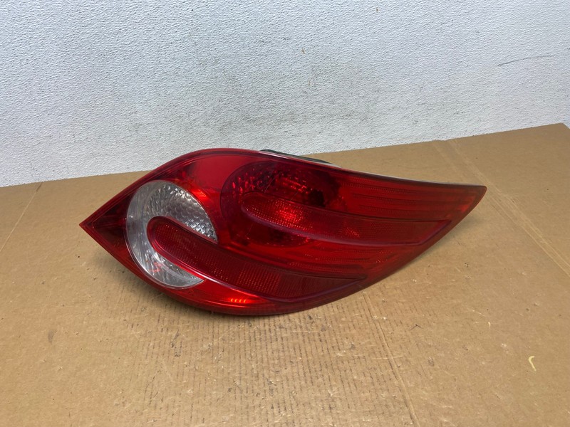 2006-2010 Mercedes W251 R-CLASS Right Passenger RH Side Tail Light AE0426 LK