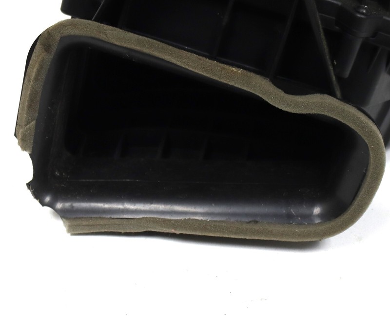 16-24 Chevrolet Camaro 6.2L LT1 Air Cleaner Box Air Assembly USED 84090477
