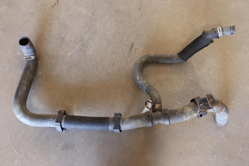 2015-2020 CHEVY TAHOE L83 LOWER RADIATOR COOLANT HOSE PIPE TUBE OEM