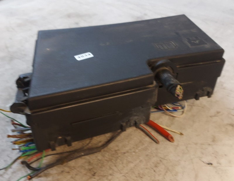 2012-2014 Ford Focus Engine Fuse Box oem AV6T-14A067-