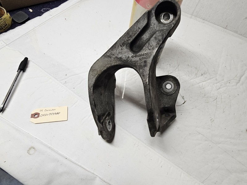2011-2020 DODGE GRAND CARAVAN SE ENGINE MOUNT BRACKET