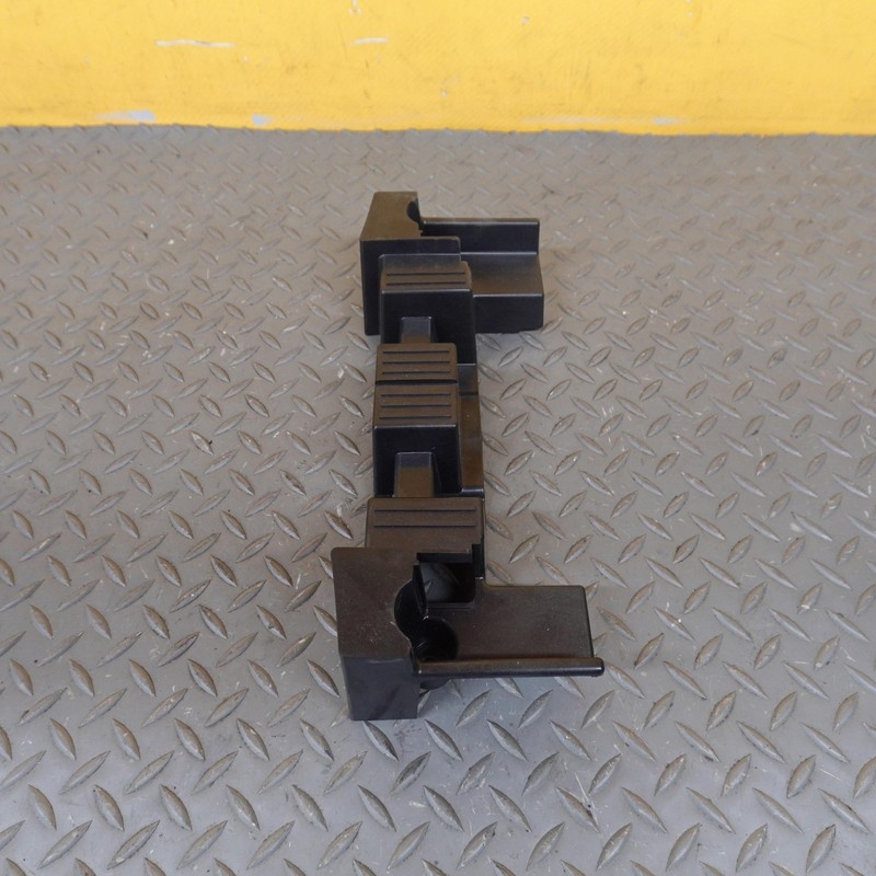 2016-2020 TESLA MODEL X REAR 2ND ROW FLOOR CENTER BEAVER BRACKET 1059716-00-D