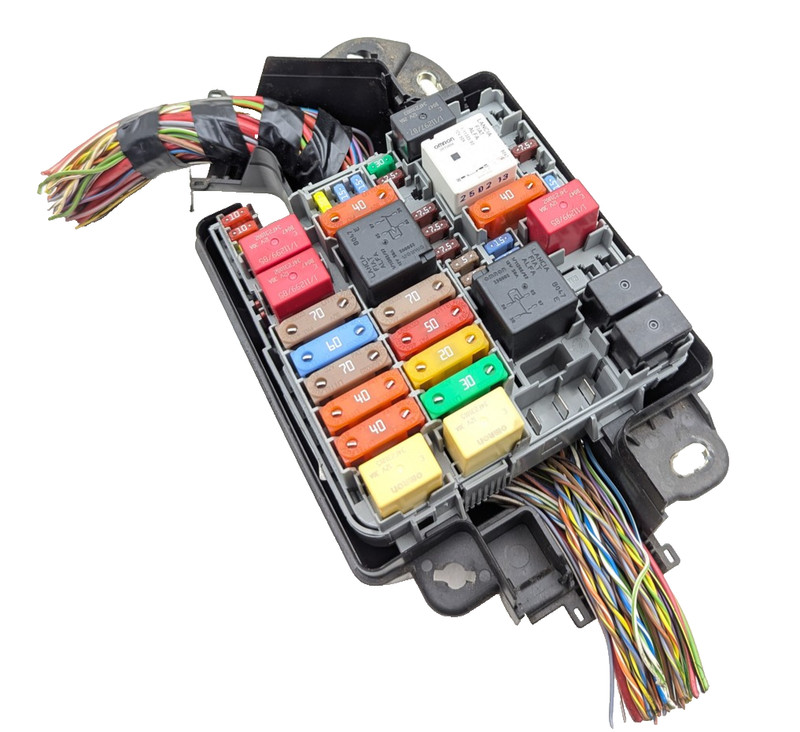 2014-2017 FIAT 500L turbo engine bay FUSE AND RELAY BOX
