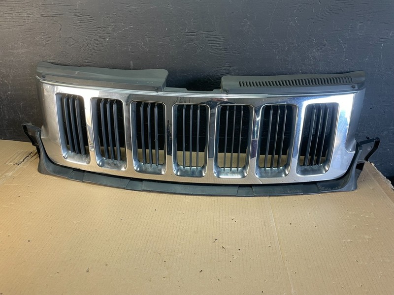 2011 to 2013 Jeep Grand Cherokee Front Upper Grill Grille OEM AE3592 DG