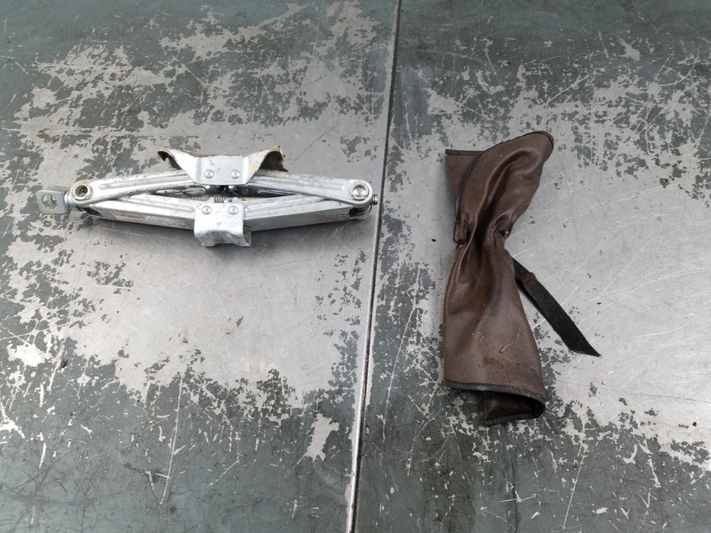 2006 Acura RSX Type-S Scissor Jack Assembly #09094 X2