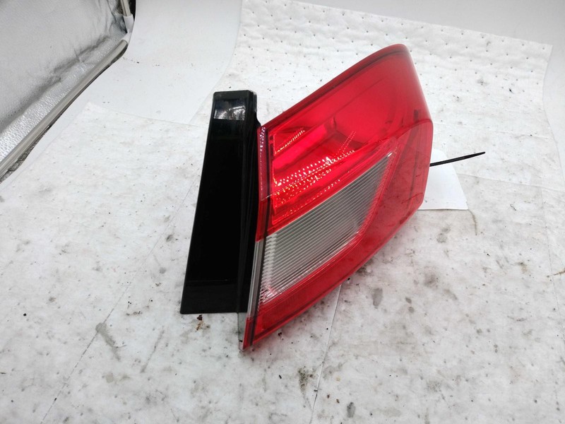 2018 Chevrolet Cruze Right Tail Light Assembly Silver 653731 Used 96K Miles