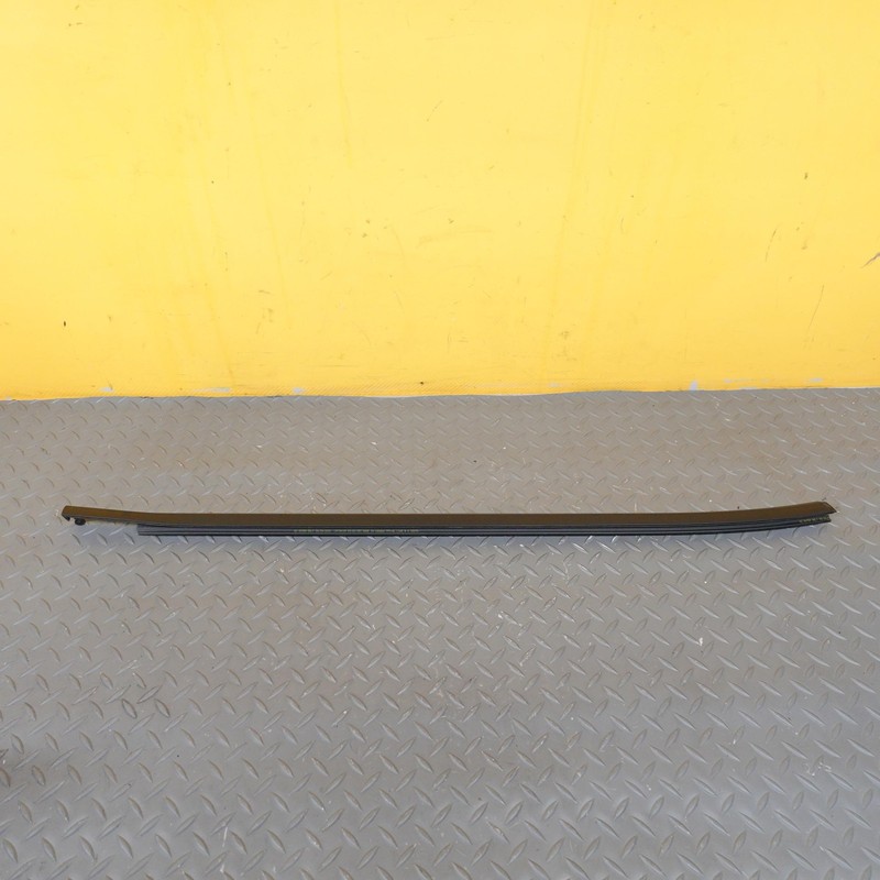 2022-2023 CHEVROLET BOLT EV FRONT RIGHT SIDE DOOR WINDOW BELT MOLDING OEM