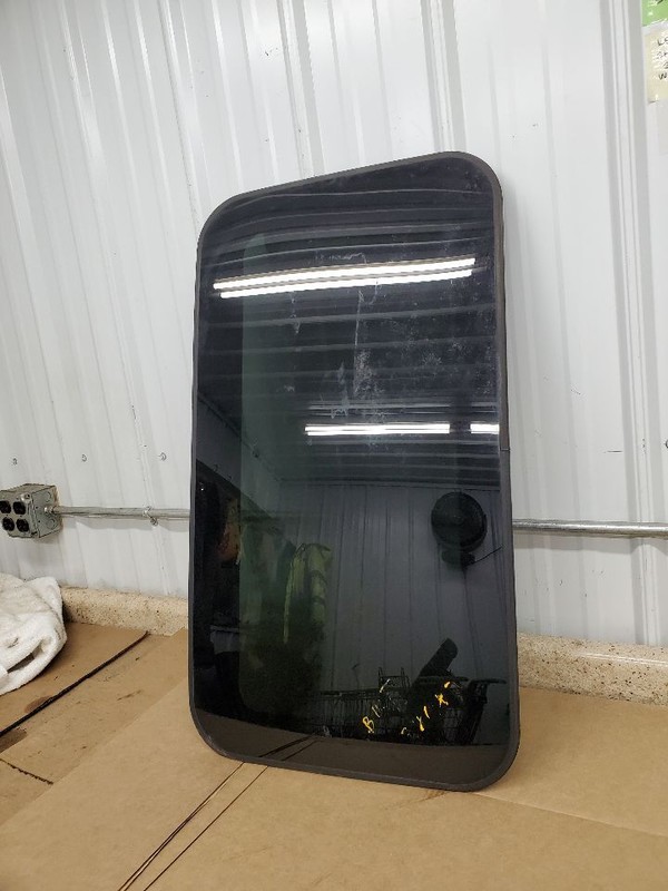 Roof Glass Meritor Manufacturer Opt 3FE Fits 98-05 PASSAT 292706