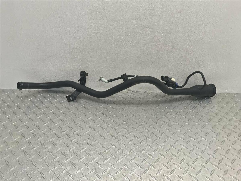 2014-2018 JEEP CHEROKEE FUEL GAS FILLER NECK OEM 68154480AE