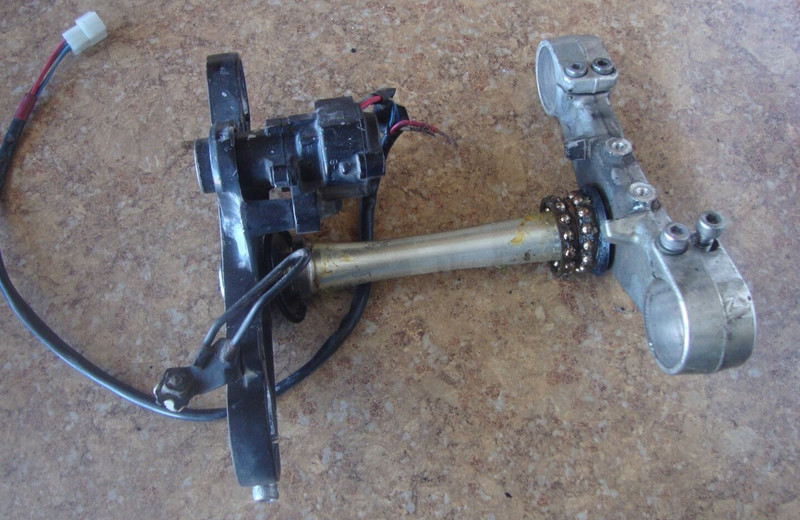 02 Yamaha YZFR6 YZFR6L YZF R6 YZFR YZFR600 Front Triple Tree Fork Clamp Neck A7