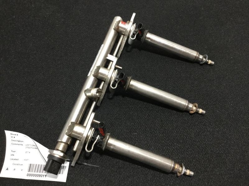 12-19 MERCEDES C-CLASS LEFTSIDE FUEL INJECTOR RAIL AND INJECTORS 24321