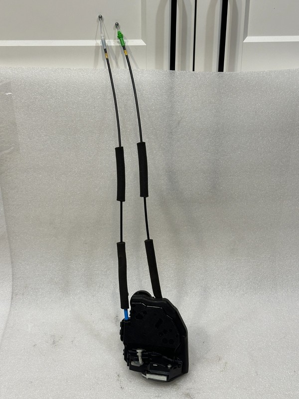 2013 - 2018 LEXUS ES350 ES300H REAR LEFT SIDE DOOR LATCH LOCK ACTUATOR OEM
