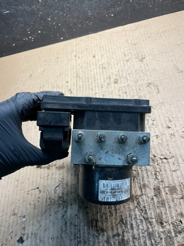 2007 to 2014 Mercedes C-Class ABS Anti Lock Brake Pump Module V5317 DG