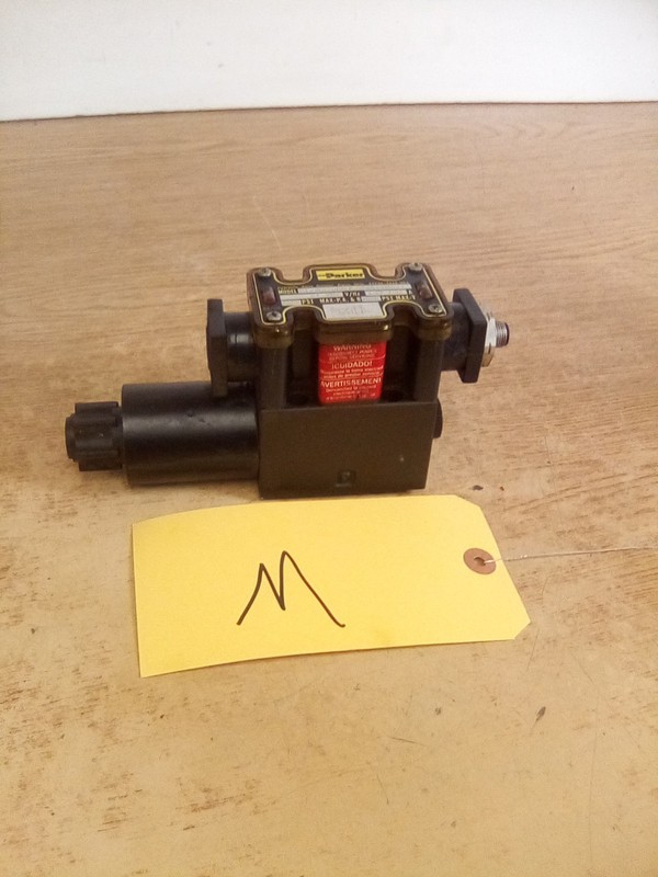 Parker D1VW020BNJCG5682XB027 Hydraulic Valve 24VDC 1.19-1.32A