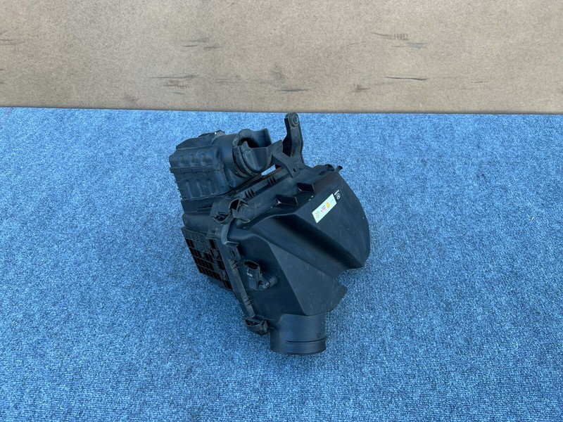 HYUNDAI GENESIS SEDAN 2015-2019 OEM AIR CLEANER BOX BREATHER INTAKE ASSY 3.8L V6