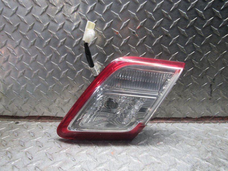 2010-2011 TOYOTA CAMRY RIGHT REAR PASSENGER TAIL LAMP DECKLID W/RED LINE HYBRID