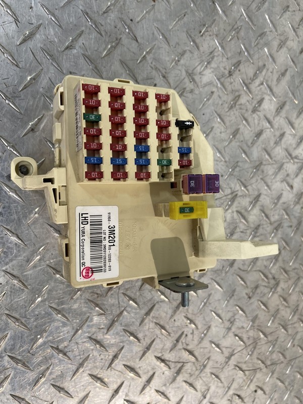 09-14 Hyundai Genesis sedan wiring Harness Junction Block fuse box 91950-3m201