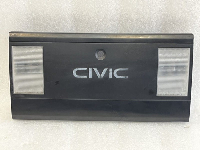 1984 1985 HONDA CIVIC SEDAN TRUNK LID FINISH PANEL TRIM WITH LIGHTS