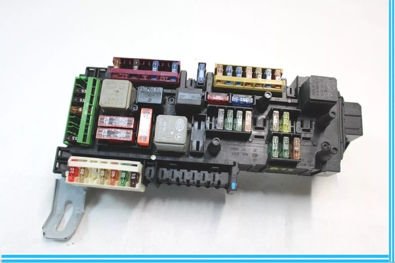 10-18 Mercedes W207 E400 CLS550 Rear SAM Fuse Box Relay Control 2129001406 OEM