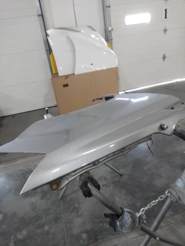2014 Dodge Caravan Right Fender Silver Good Condition with Antenna