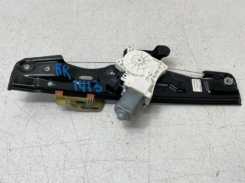 15-19 Land Rover Discovery Sport Rear Right Window Regulator W/Motor 1413 OEM