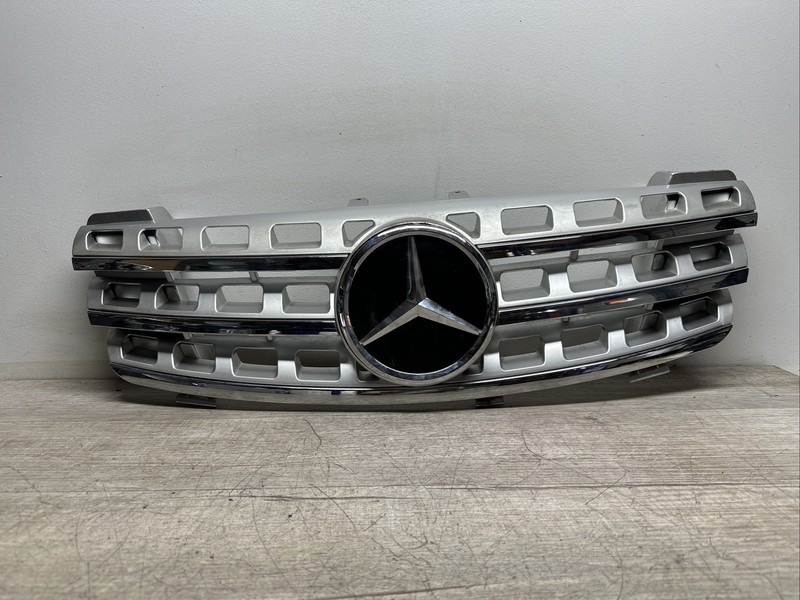 AFTERMARKET II 2006 - 2008 Mercedes ML350 ML320 ML500 Upper Front Grille Chrome