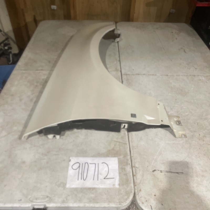 04-09 Cadillac SRX Front Passenger Right Side Fender