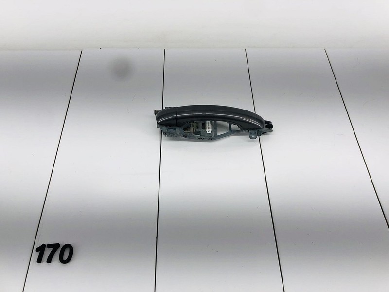 04-10 VOLKSWAGEN TOUAREG REAR RIGHT PASSENGER SIDE EXTERIOR DOOR HANDLE OEM