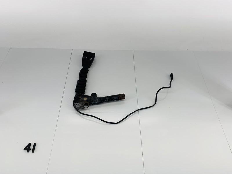 96-00 BMW Z3 FRONT RIGHT PASSENGER SIDE SEAT BELT TENSIONER LATCH BUCKLE OEM