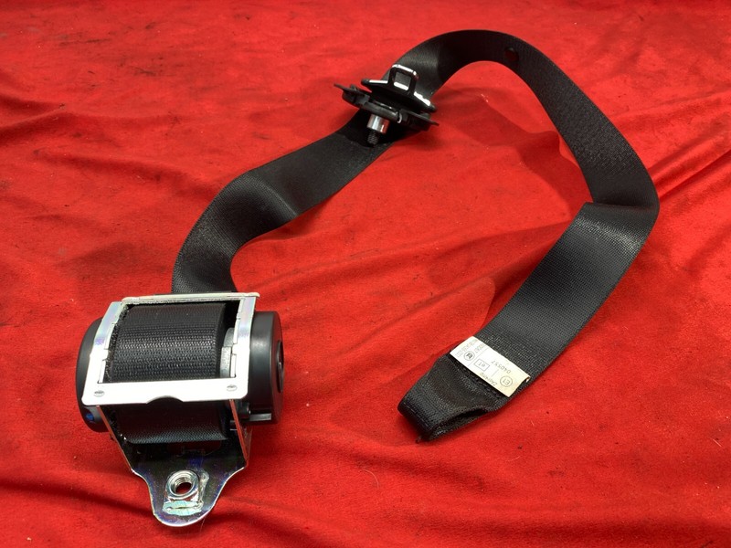 04-10 BMW E63 645 650 M6 Coupe Right Passenger Upper Seatbelt Retractor OEM✅