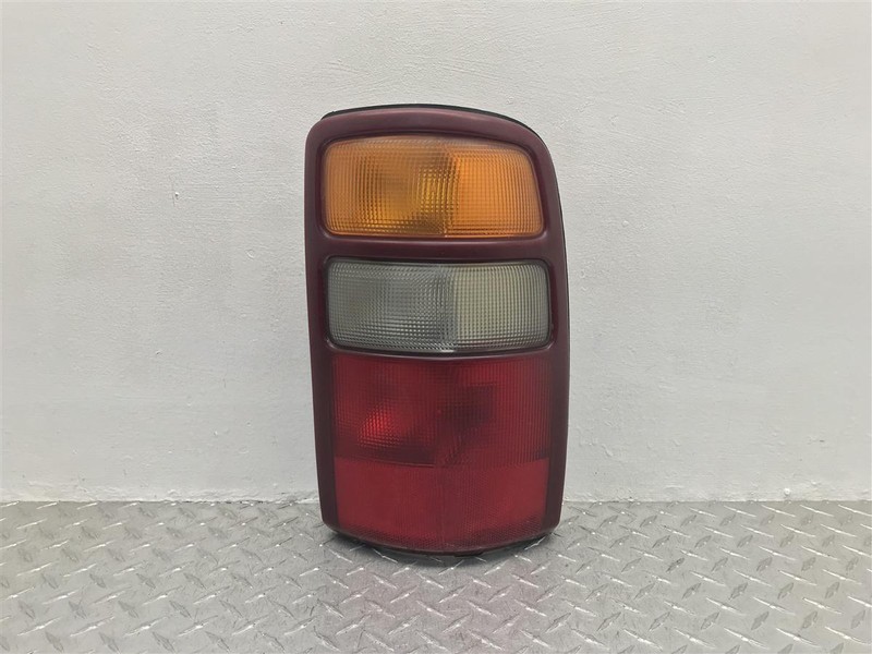 00-03 TAHOE YUKON REAR PASSENGER RIGHT TAIL LIGHT LAMP OEM 19168991