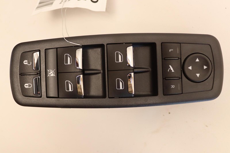 2014-2020 JEEP CHEROKEE FRONT LEFT DRIVER DOOR WINDOW MASTER WINDOW SWITCH OEM