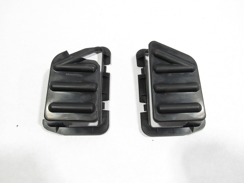 15-19 Land Rover Discovery Sport 2018 L550 Rear Quarter Grille Vent Bracket Set;