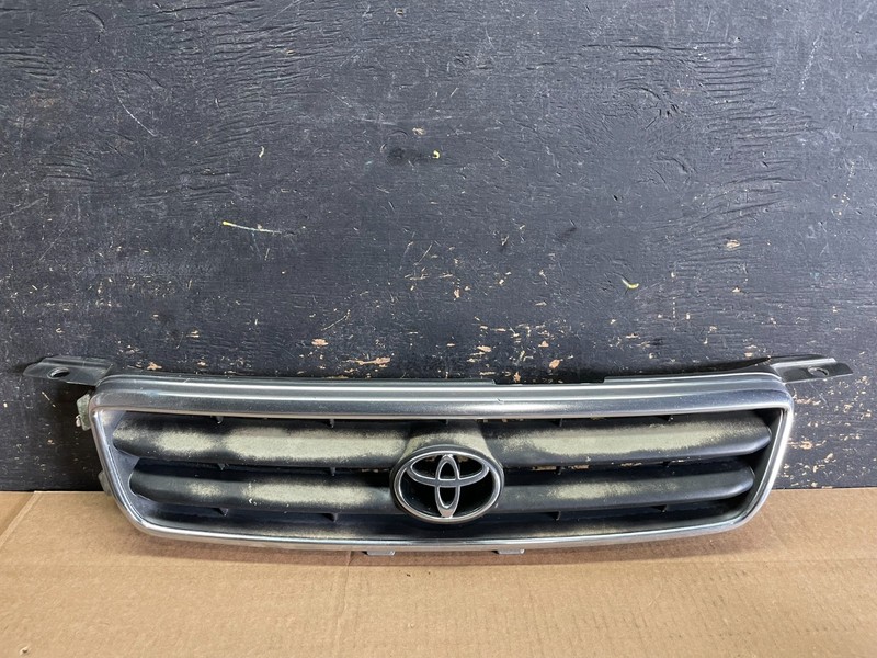 2000 to 2001 Toyota Camry Grille Chrome Shell w/ Black Insert AA8957 DG