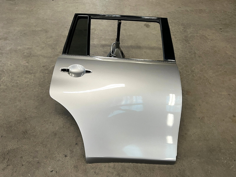 ⭐2011-2017 INFINITI QX80 REAR RIGHT SIDE DOOR PANEL COVER SHELL OEMLOT2670