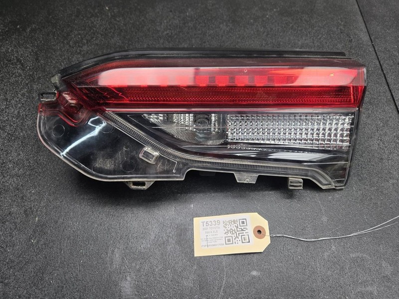 Right Inner Tail Light 2021 Toyota RAV4 81580-0R060 2019 2020 2022 2023 - 2025