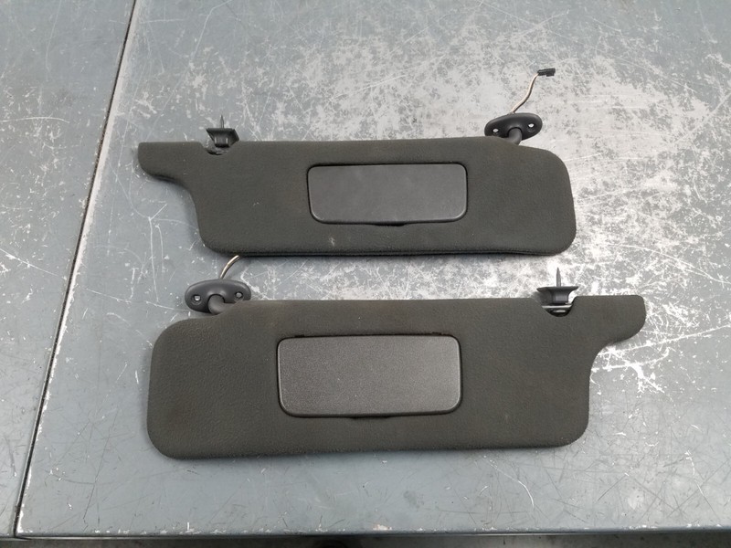 2003 03 04 Ford Mustang Cobra SVT Sun Visors - Damage #3475 Y4