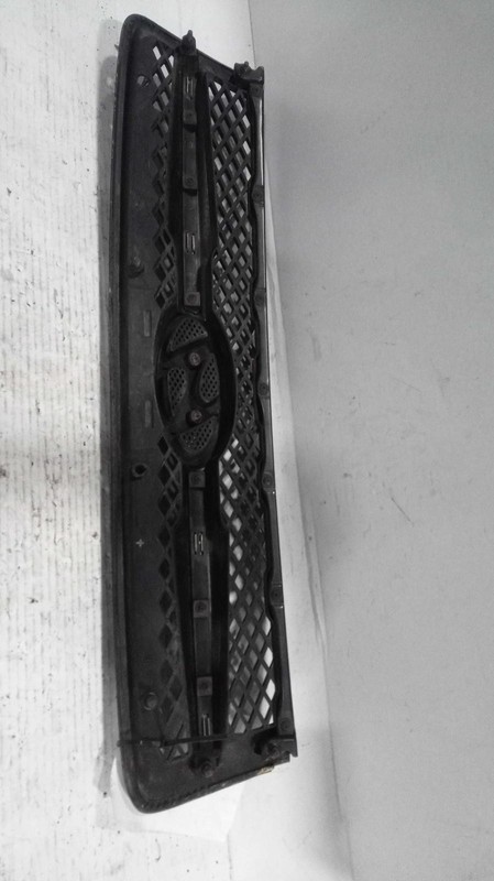Used Front Grille fits: 2005 Hyundai Tucson Front Grade B