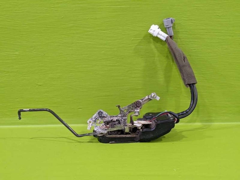 94 95 96 CAMRY SDN PASSENGER RIGHT FRONT DOOR LOCK LATCH OEM 3881-15