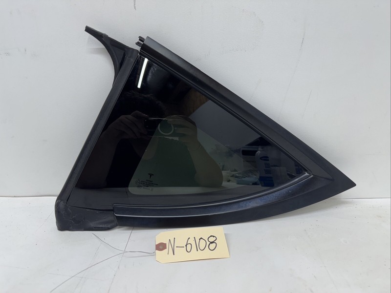 20-23 TESLA MODEL Y LEFT REAR QUARTER GLASS W/ FRAME OEM 1495740-00-E 6108 B65