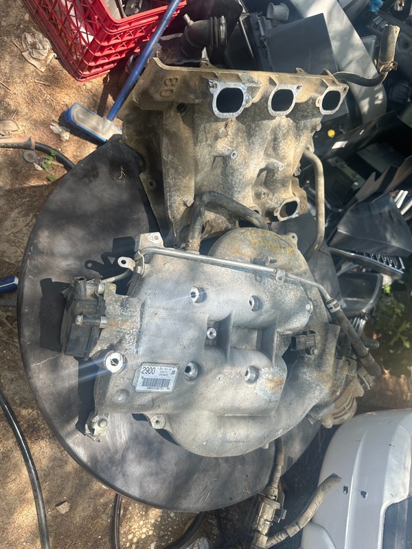 08-10 SATURN VUE 3.6 OEM UPPER & LOWER INTAKE MANIFOLD & THROTTLE BODY
