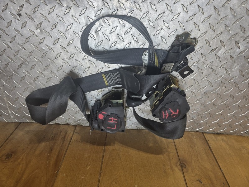 1999-2003 Chevrolet S10 Front Seat Belt Set LH RH Captain Chair Style Oem