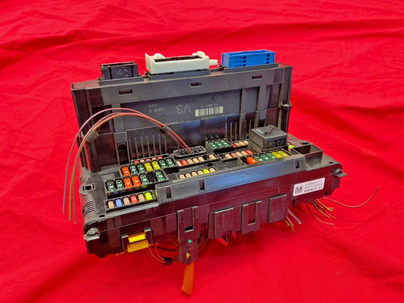 BMW F01 F02 F06 F10 F13 Front Power Fuse Junction Relay Box Module BCM V3 OEM✅