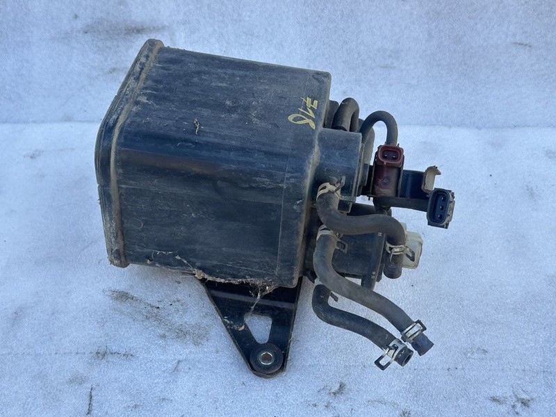 1995 1996 1997 LEXUS LS400 FUEL VAPOR CHARCOAL CANISTER 77740-50043