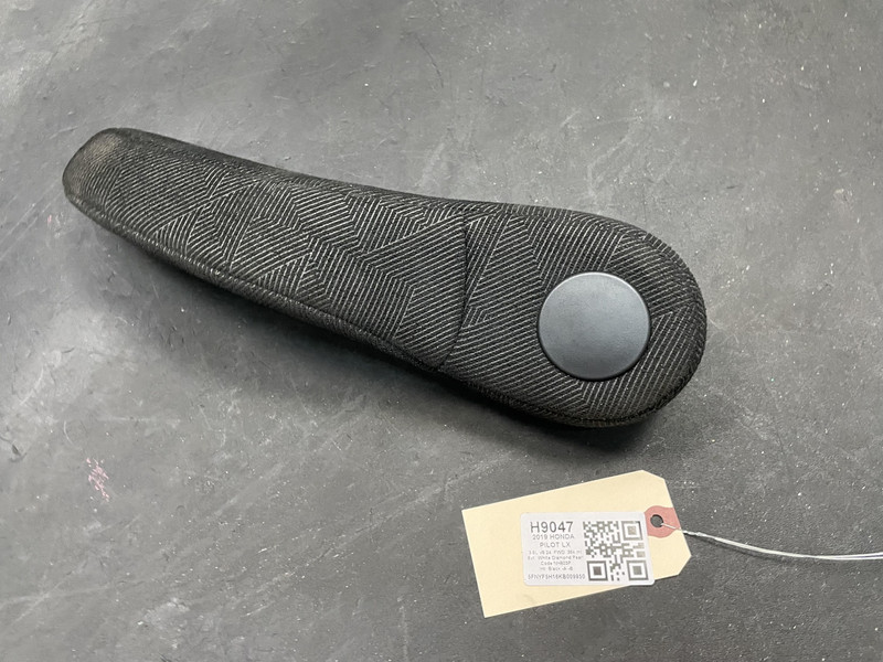 Front Left Seat Armrest Cloth 2019 Honda Pilot LX 81580-TG7 2020 2021