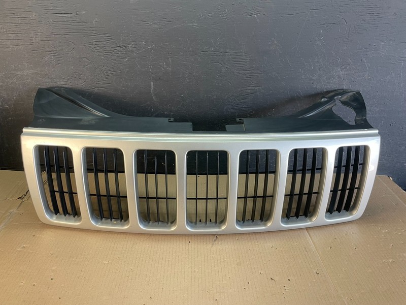 2005 2006 2007 Jeep Grand Cherokee Front Upper Grill Grille OEM AE3593 DG