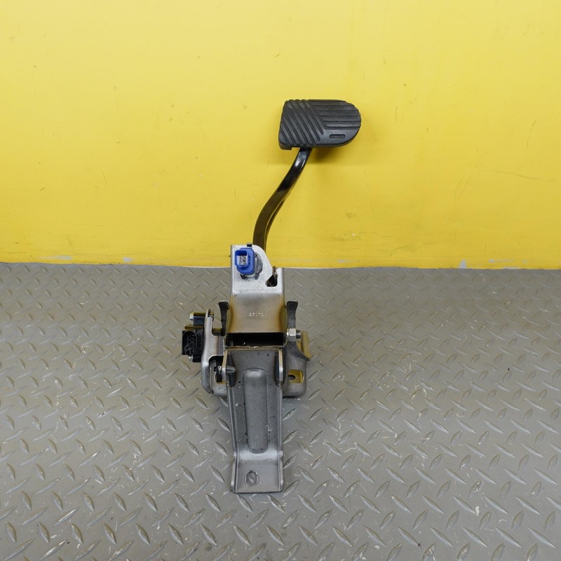 2022-2024 HYUNDAI IONIQ 5 FRONT FLOOR BRAKE STOP PEDAL W/ BRACKET & SENSOR OEM
