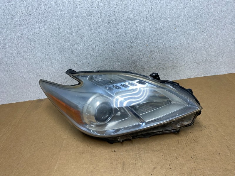 2010 - 2011 Toyota Prius Right Passenger Rh Blue Halogen Headlight AE3054 DW